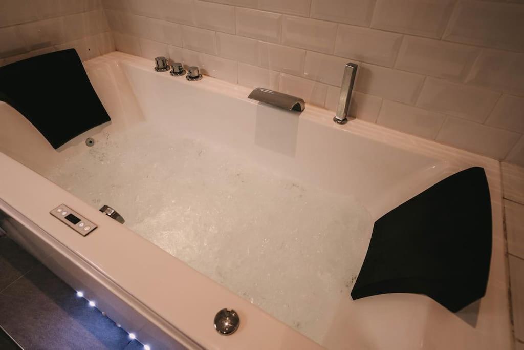Ultimate Comfort ! Jacuzzi & Sauna. Besançon Eksteriør billede